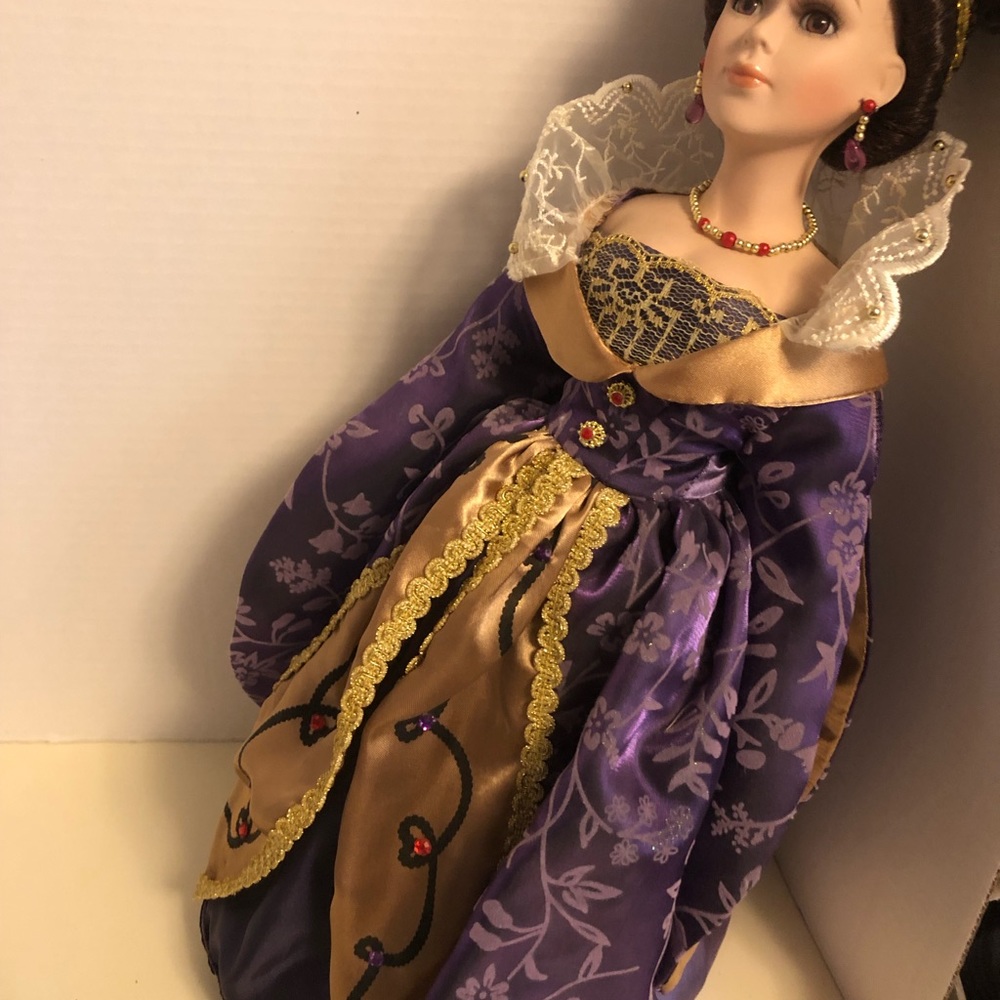 Gorgeous Porcelain Doll (Collectors Item) - Picture 4 of 9